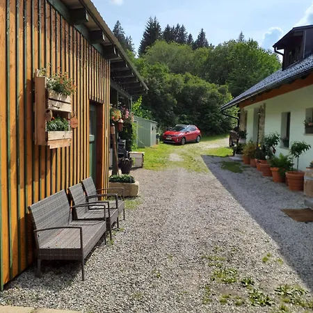 Steinhaus / Kamenny Dum *
